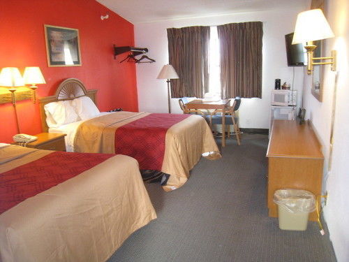 רום Relax Inn מראה חיצוני תמונה