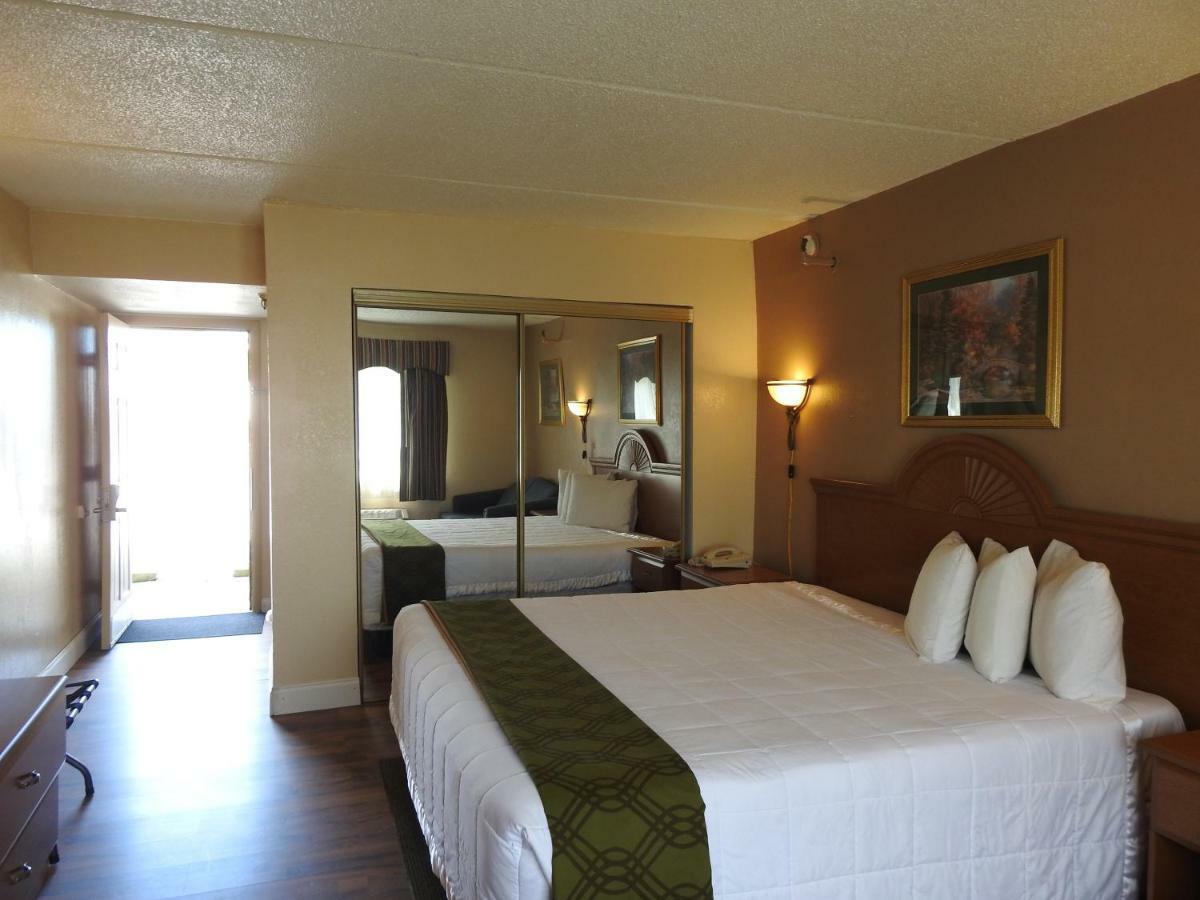 רום Relax Inn מראה חיצוני תמונה